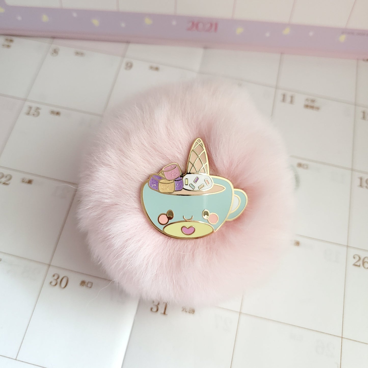 Lubo Teacup Pin